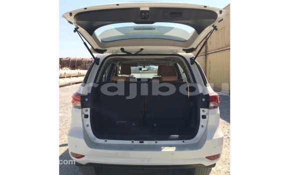 Acheter Import Voiture Toyota Fortuner Blanc à Import - Dubai, Ali Sabieh Region Acheter Import Voiture Toyota Fortuner Blanc à Import - Dubai, Ali Sabieh Region