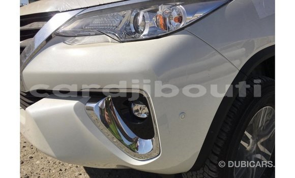 Acheter Import Voiture Toyota Fortuner Blanc à Import - Dubai, Ali Sabieh Region Acheter Import Voiture Toyota Fortuner Blanc à Import - Dubai, Ali Sabieh Region
