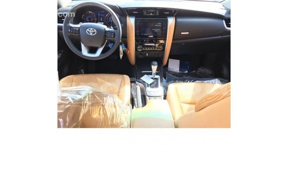 Acheter Import Voiture Toyota Fortuner Blanc à Import - Dubai, Ali Sabieh Region Acheter Import Voiture Toyota Fortuner Blanc à Import - Dubai, Ali Sabieh Region