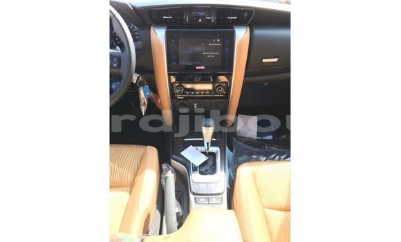 Acheter Import Voiture Toyota Fortuner Blanc à Import - Dubai, Ali Sabieh Region Acheter Import Voiture Toyota Fortuner Blanc à Import - Dubai, Ali Sabieh Region
