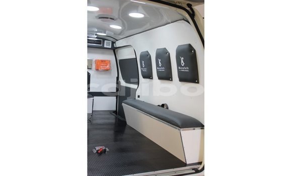 Buy Import Toyota Hiace White Car in Import - Dubai in Ali Sabieh Region Buy Import Toyota Hiace White Car in Import - Dubai in Ali Sabieh Region