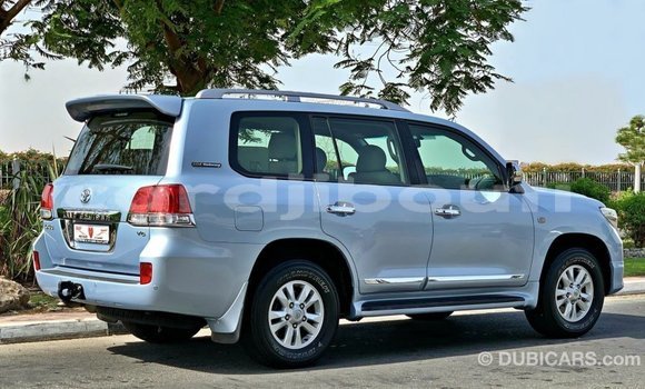 Acheter Import Voiture Toyota Land Cruiser Bleu à Import - Dubai, Ali Sabieh Region Acheter Import Voiture Toyota Land Cruiser Bleu à Import - Dubai, Ali Sabieh Region