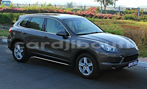 Acheter Import Voiture Porsche Cayenne Marron à Import - Dubai, Ali Sabieh Region