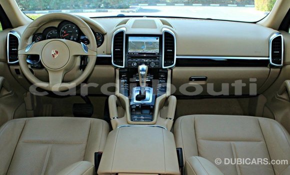 Acheter Import Voiture Porsche Cayenne Marron à Import - Dubai, Ali Sabieh Region Acheter Import Voiture Porsche Cayenne Marron à Import - Dubai, Ali Sabieh Region