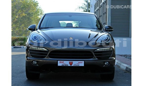 Acheter Import Voiture Porsche Cayenne Marron à Import - Dubai, Ali Sabieh Region Acheter Import Voiture Porsche Cayenne Marron à Import - Dubai, Ali Sabieh Region