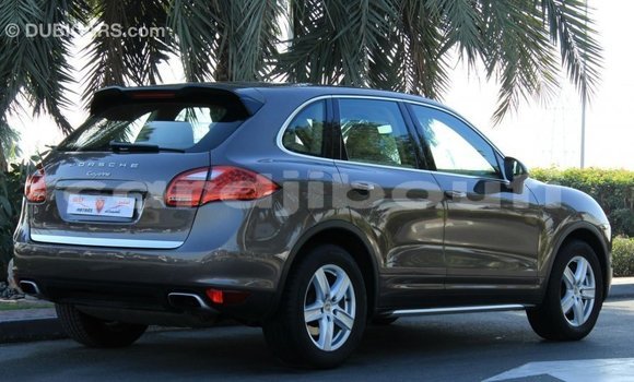 Acheter Import Voiture Porsche Cayenne Marron à Import - Dubai, Ali Sabieh Region Acheter Import Voiture Porsche Cayenne Marron à Import - Dubai, Ali Sabieh Region