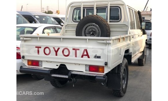 Acheter Import Voiture Toyota Land Cruiser Blanc à Import - Dubai, Ali Sabieh Region Acheter Import Voiture Toyota Land Cruiser Blanc à Import - Dubai, Ali Sabieh Region
