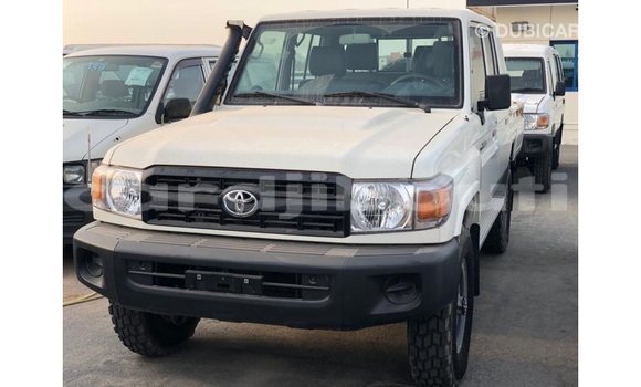 Acheter Import Voiture Toyota Land Cruiser Blanc à Import - Dubai, Ali Sabieh Region Acheter Import Voiture Toyota Land Cruiser Blanc à Import - Dubai, Ali Sabieh Region