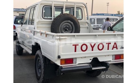 Acheter Import Voiture Toyota Land Cruiser Blanc à Import - Dubai, Ali Sabieh Region Acheter Import Voiture Toyota Land Cruiser Blanc à Import - Dubai, Ali Sabieh Region