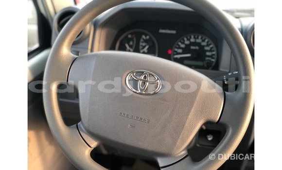 Acheter Import Voiture Toyota Land Cruiser Blanc à Import - Dubai, Ali Sabieh Region Acheter Import Voiture Toyota Land Cruiser Blanc à Import - Dubai, Ali Sabieh Region