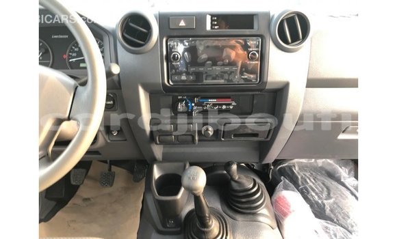 Acheter Import Voiture Toyota Land Cruiser Blanc à Import - Dubai, Ali Sabieh Region Acheter Import Voiture Toyota Land Cruiser Blanc à Import - Dubai, Ali Sabieh Region
