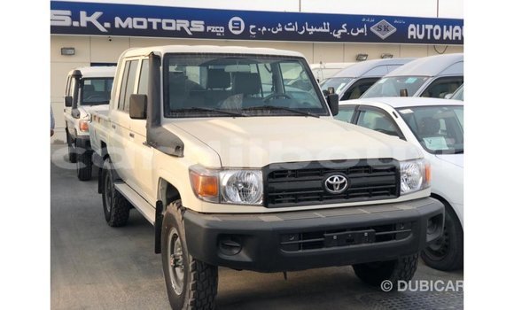 Acheter Import Voiture Toyota Land Cruiser Blanc à Import - Dubai, Ali Sabieh Region Acheter Import Voiture Toyota Land Cruiser Blanc à Import - Dubai, Ali Sabieh Region