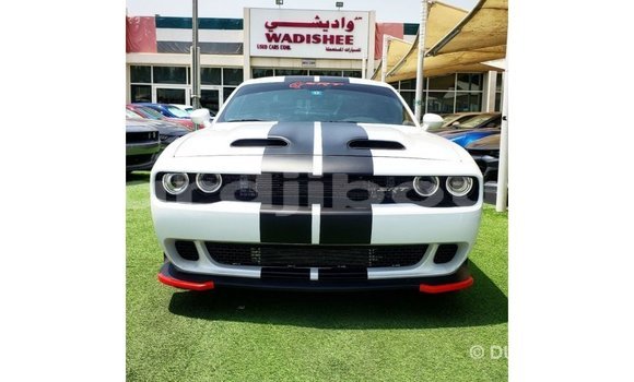 Acheter Import Voiture Dodge Challenger Blanc à Import - Dubai, Ali Sabieh Region Acheter Import Voiture Dodge Challenger Blanc à Import - Dubai, Ali Sabieh Region