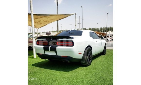 Acheter Import Voiture Dodge Challenger Blanc à Import - Dubai, Ali Sabieh Region Acheter Import Voiture Dodge Challenger Blanc à Import - Dubai, Ali Sabieh Region