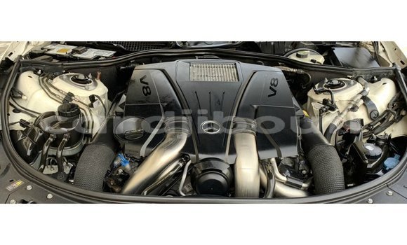 Acheter Import Voiture Mercedes-Benz 190 Blanc à Import - Dubai, Ali Sabieh Region Acheter Import Voiture Mercedes-Benz 190 Blanc à Import - Dubai, Ali Sabieh Region