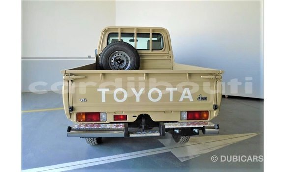 Acheter Import Voiture Toyota Land Cruiser Beige à Import - Dubai, Ali Sabieh Region Acheter Import Voiture Toyota Land Cruiser Beige à Import - Dubai, Ali Sabieh Region