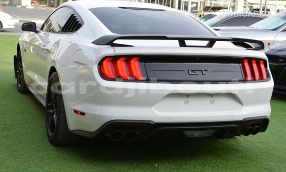 Acheter Import Voiture Ford Mustang Blanc à Import - Dubai, Ali Sabieh Region Acheter Import Voiture Ford Mustang Blanc à Import - Dubai, Ali Sabieh Region