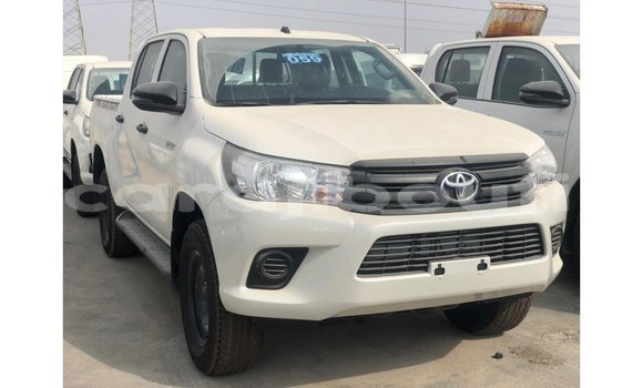 Buy Import Toyota Hilux White Car in Import - Dubai in Ali Sabieh Region