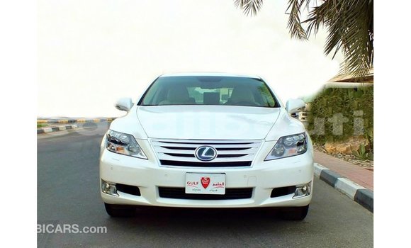 Acheter Import Voiture Lexus LS Blanc à Import - Dubai, Ali Sabieh Region Acheter Import Voiture Lexus LS Blanc à Import - Dubai, Ali Sabieh Region