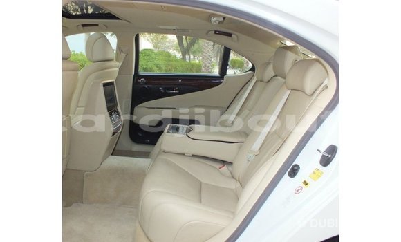 Acheter Import Voiture Lexus LS Blanc à Import - Dubai, Ali Sabieh Region Acheter Import Voiture Lexus LS Blanc à Import - Dubai, Ali Sabieh Region