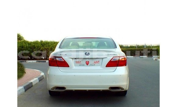 Acheter Import Voiture Lexus LS Blanc à Import - Dubai, Ali Sabieh Region Acheter Import Voiture Lexus LS Blanc à Import - Dubai, Ali Sabieh Region