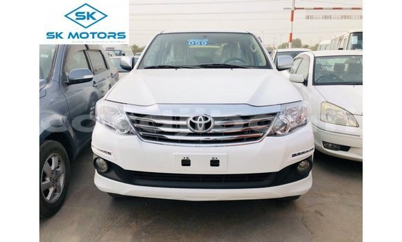 Acheter Import Voiture Toyota Fortuner Blanc à Import - Dubai, Ali Sabieh Region Acheter Import Voiture Toyota Fortuner Blanc à Import - Dubai, Ali Sabieh Region