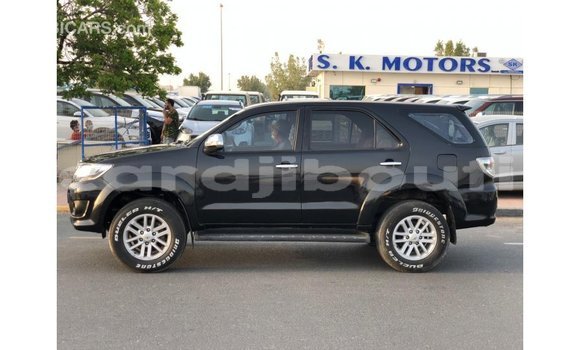 Acheter Import Voiture Toyota Fortuner Noir à Import - Dubai, Ali Sabieh Region Acheter Import Voiture Toyota Fortuner Noir à Import - Dubai, Ali Sabieh Region