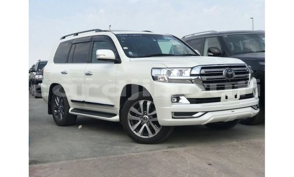 Buy Import Toyota Land Cruiser White Car in Import - Dubai in Ali Sabieh Region