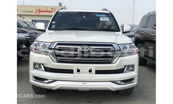 Acheter Import Voiture Toyota Land Cruiser Blanc à Import - Dubai, Ali Sabieh Region Acheter Import Voiture Toyota Land Cruiser Blanc à Import - Dubai, Ali Sabieh Region