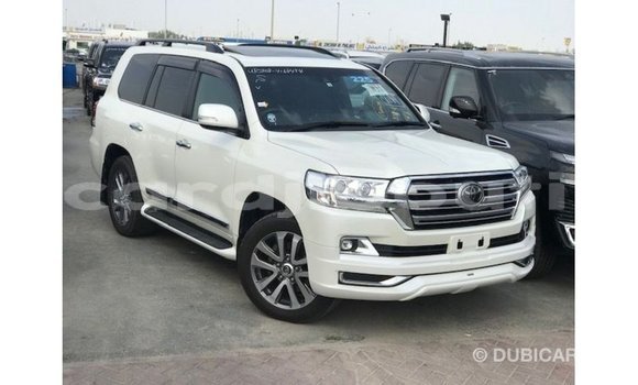 Acheter Import Voiture Toyota Land Cruiser Blanc à Import - Dubai, Ali Sabieh Region Acheter Import Voiture Toyota Land Cruiser Blanc à Import - Dubai, Ali Sabieh Region