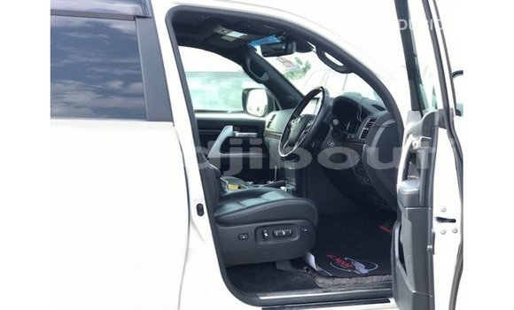 Acheter Import Voiture Toyota Land Cruiser Blanc à Import - Dubai, Ali Sabieh Region Acheter Import Voiture Toyota Land Cruiser Blanc à Import - Dubai, Ali Sabieh Region