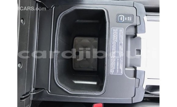 Acheter Import Voiture Toyota Land Cruiser Blanc à Import - Dubai, Ali Sabieh Region Acheter Import Voiture Toyota Land Cruiser Blanc à Import - Dubai, Ali Sabieh Region