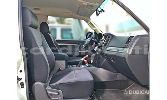 Acheter Import Voiture Mitsubishi Pajero Blanc à Import - Dubai, Ali Sabieh Region Acheter Import Voiture Mitsubishi Pajero Blanc à Import - Dubai, Ali Sabieh Region