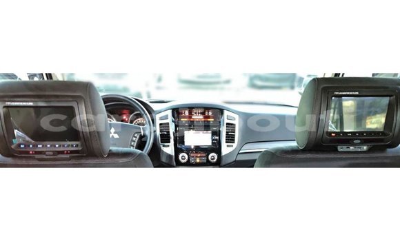 Acheter Import Voiture Mitsubishi Pajero Blanc à Import - Dubai, Ali Sabieh Region Acheter Import Voiture Mitsubishi Pajero Blanc à Import - Dubai, Ali Sabieh Region