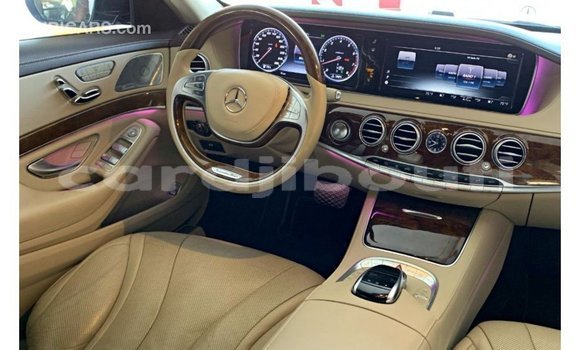 Acheter Import Voiture Mercedes-Benz 190 Noir à Import - Dubai, Ali Sabieh Region Acheter Import Voiture Mercedes-Benz 190 Noir à Import - Dubai, Ali Sabieh Region