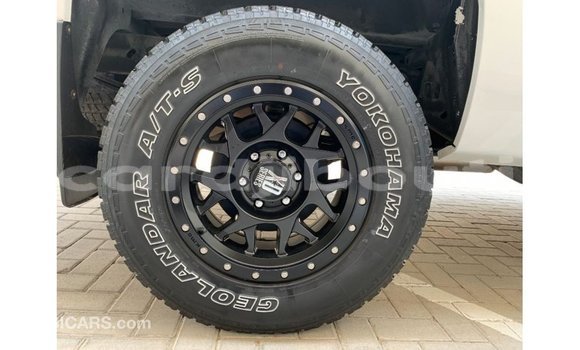 Acheter Import Voiture Chevrolet Silverado Blanc à Import - Dubai, Ali Sabieh Region Acheter Import Voiture Chevrolet Silverado Blanc à Import - Dubai, Ali Sabieh Region