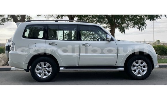 Acheter Import Voiture Mitsubishi Pajero Blanc à Import - Dubai, Ali Sabieh Region Acheter Import Voiture Mitsubishi Pajero Blanc à Import - Dubai, Ali Sabieh Region