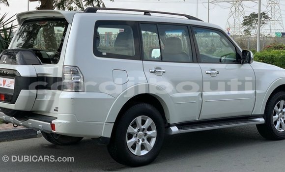 Acheter Import Voiture Mitsubishi Pajero Blanc à Import - Dubai, Ali Sabieh Region Acheter Import Voiture Mitsubishi Pajero Blanc à Import - Dubai, Ali Sabieh Region
