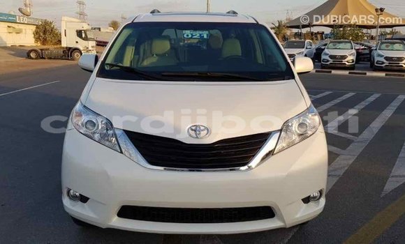Buy Import Toyota Sienna White Car in Import - Dubai in Ali Sabieh Region Buy Import Toyota Sienna White Car in Import - Dubai in Ali Sabieh Region