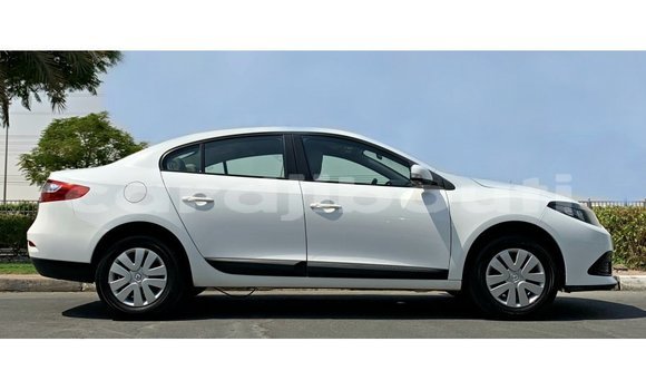 Acheter Import Voiture Renault Fluence Blanc à Import - Dubai, Ali Sabieh Region Acheter Import Voiture Renault Fluence Blanc à Import - Dubai, Ali Sabieh Region