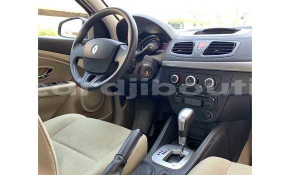Acheter Import Voiture Renault Fluence Blanc à Import - Dubai, Ali Sabieh Region Acheter Import Voiture Renault Fluence Blanc à Import - Dubai, Ali Sabieh Region