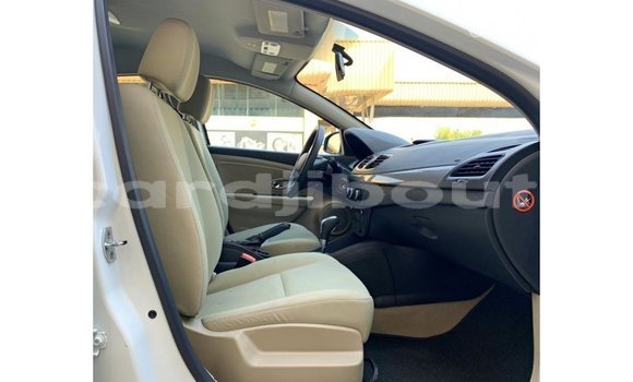 Acheter Import Voiture Renault Fluence Blanc à Import - Dubai, Ali Sabieh Region Acheter Import Voiture Renault Fluence Blanc à Import - Dubai, Ali Sabieh Region