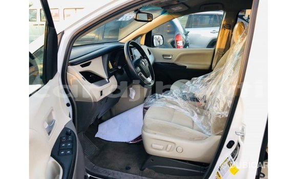 Buy Import Toyota Sienna White Car in Import - Dubai in Ali Sabieh Region Buy Import Toyota Sienna White Car in Import - Dubai in Ali Sabieh Region