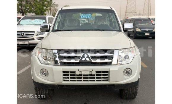 Acheter Import Voiture Mitsubishi Pajero Blanc à Import - Dubai, Ali Sabieh Region Acheter Import Voiture Mitsubishi Pajero Blanc à Import - Dubai, Ali Sabieh Region