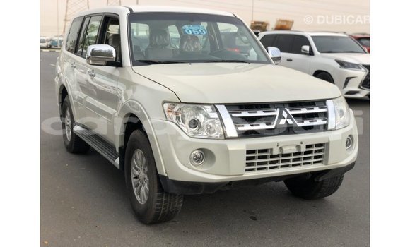 Acheter Import Voiture Mitsubishi Pajero Blanc à Import - Dubai, Ali Sabieh Region Acheter Import Voiture Mitsubishi Pajero Blanc à Import - Dubai, Ali Sabieh Region