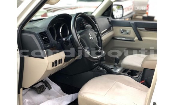 Acheter Import Voiture Mitsubishi Pajero Blanc à Import - Dubai, Ali Sabieh Region Acheter Import Voiture Mitsubishi Pajero Blanc à Import - Dubai, Ali Sabieh Region