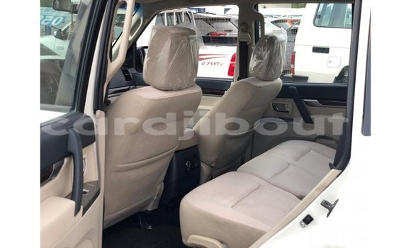 Acheter Import Voiture Mitsubishi Pajero Blanc à Import - Dubai, Ali Sabieh Region Acheter Import Voiture Mitsubishi Pajero Blanc à Import - Dubai, Ali Sabieh Region