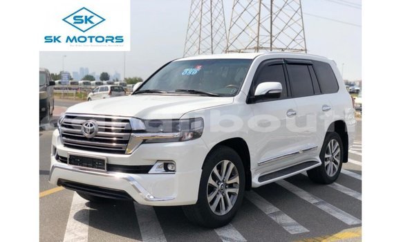 Buy Import Toyota Land Cruiser White Car in Import - Dubai in Ali Sabieh Region