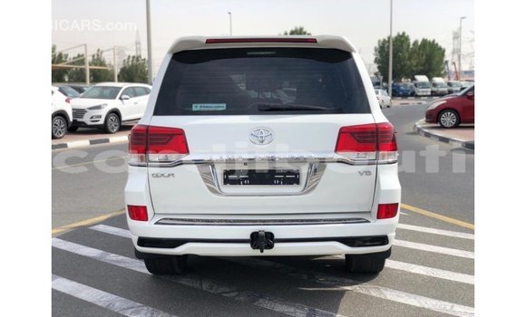 Buy Import Toyota Land Cruiser White Car in Import - Dubai in Ali Sabieh Region Buy Import Toyota Land Cruiser White Car in Import - Dubai in Ali Sabieh Region