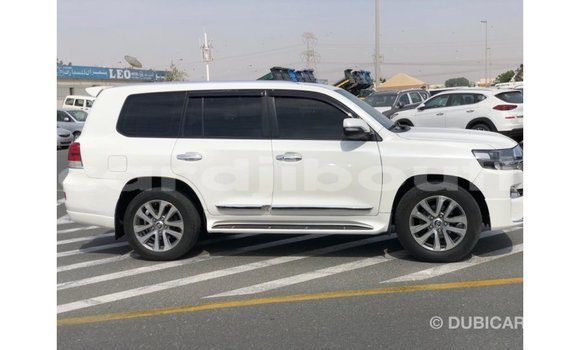 Buy Import Toyota Land Cruiser White Car in Import - Dubai in Ali Sabieh Region Buy Import Toyota Land Cruiser White Car in Import - Dubai in Ali Sabieh Region